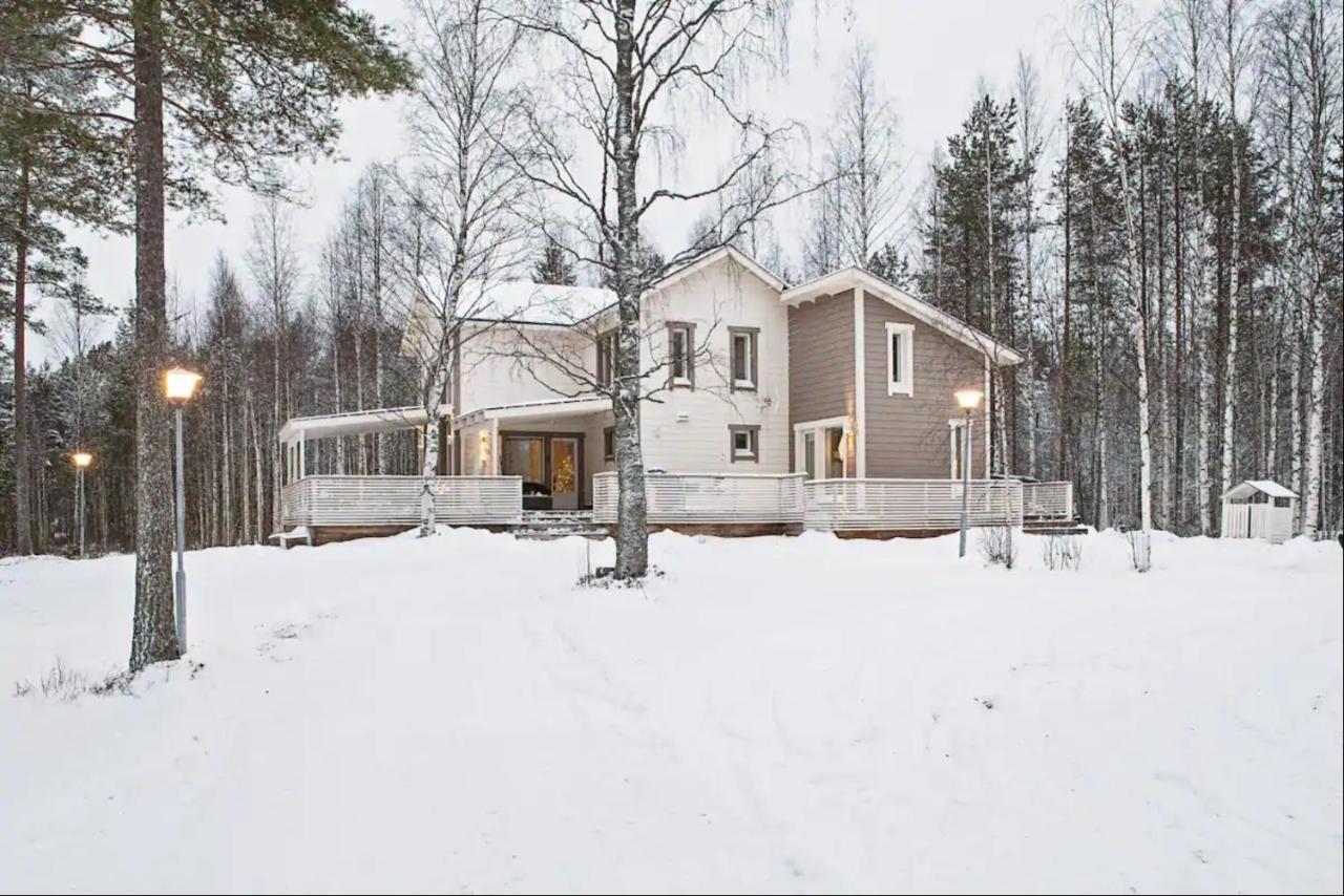 Luxurious Villa Kinos With Jacuzzi Rovaniemi Zewnętrze zdjęcie