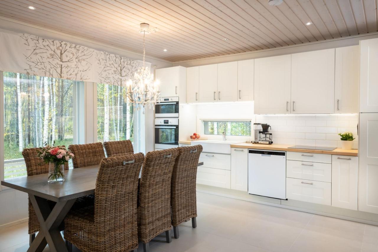 Luxurious Villa Kinos With Jacuzzi Rovaniemi Zewnętrze zdjęcie